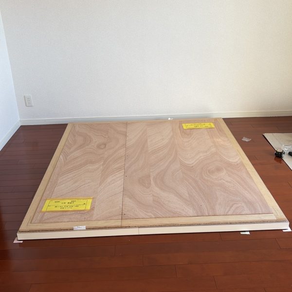 床から順番に組んでいきます。