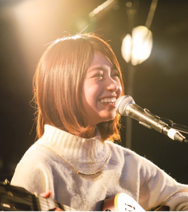 ポップス、ロックなど、幅広いジャンルで活躍するボーカル。 「カラオケでもっと盛り上げたい！」「バンドで歌ってるけど、声が枯れる・安定しない…」そんなお悩み、ありませんか？ 自己流で歌ってきたバンドマンの方も、カラオケをもっと楽しみたい方も大歓迎！ 発声の基礎から、ライブやカラオケで“通る声”を身につ [&hellip;]