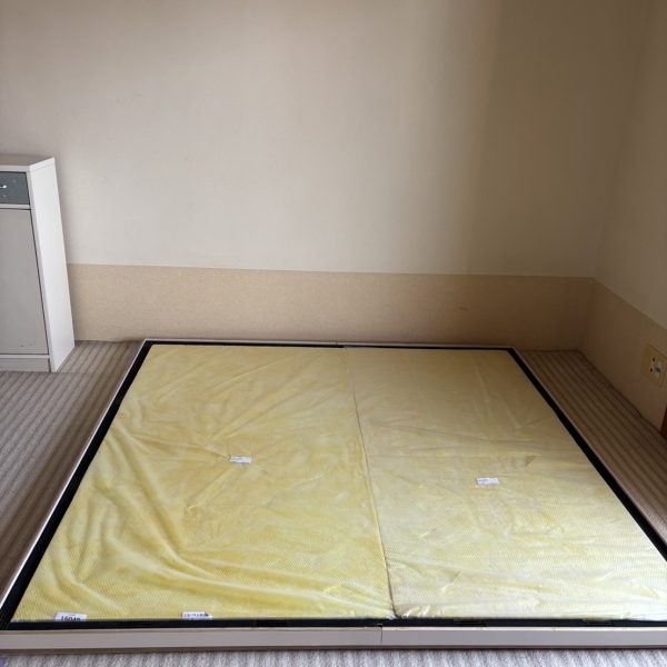 床から組んでいきます。