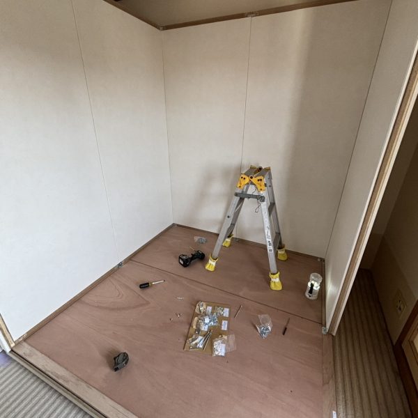 次に壁を組んでいきます。