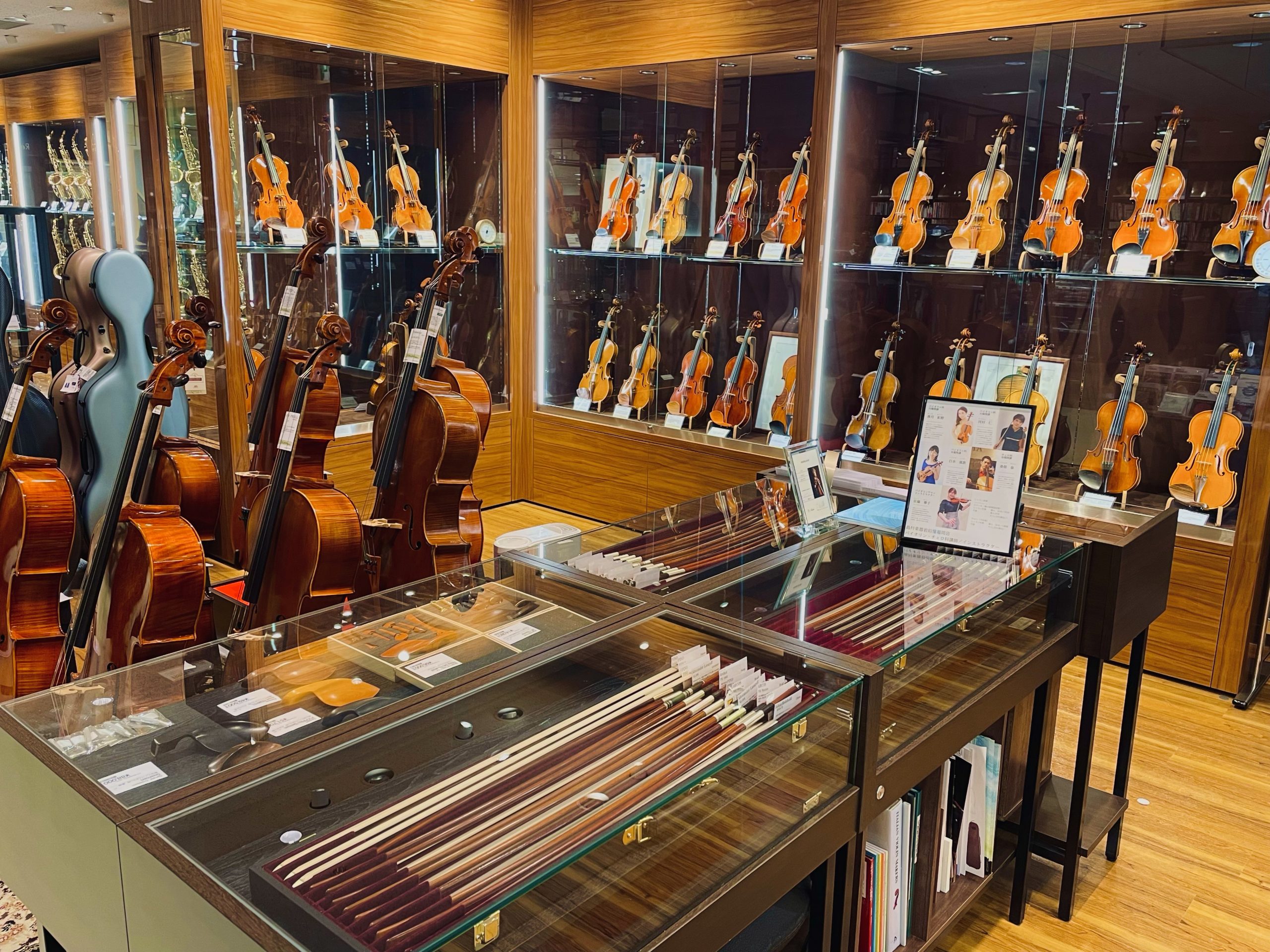 【弦楽器専門店】セットバイオリンから新作、オールドヴァイオリン、ケースやアクセサリーまで幅広く展示しております。