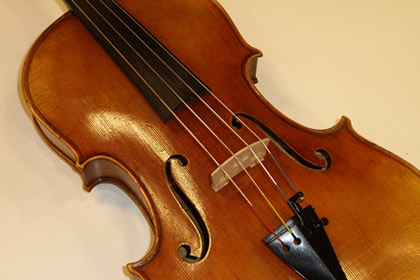 *[http://www.shimamura.co.jp/lesson/course/violin/:title=バイオリン] 弦楽器の花形・バイオリン。]]音域は4オクターブ以上と広く、演奏者の細やかな感情を全て音で表現することができる、情感豊かな音色が何よりも魅力です。]]思い通りの音を育てる喜 […]