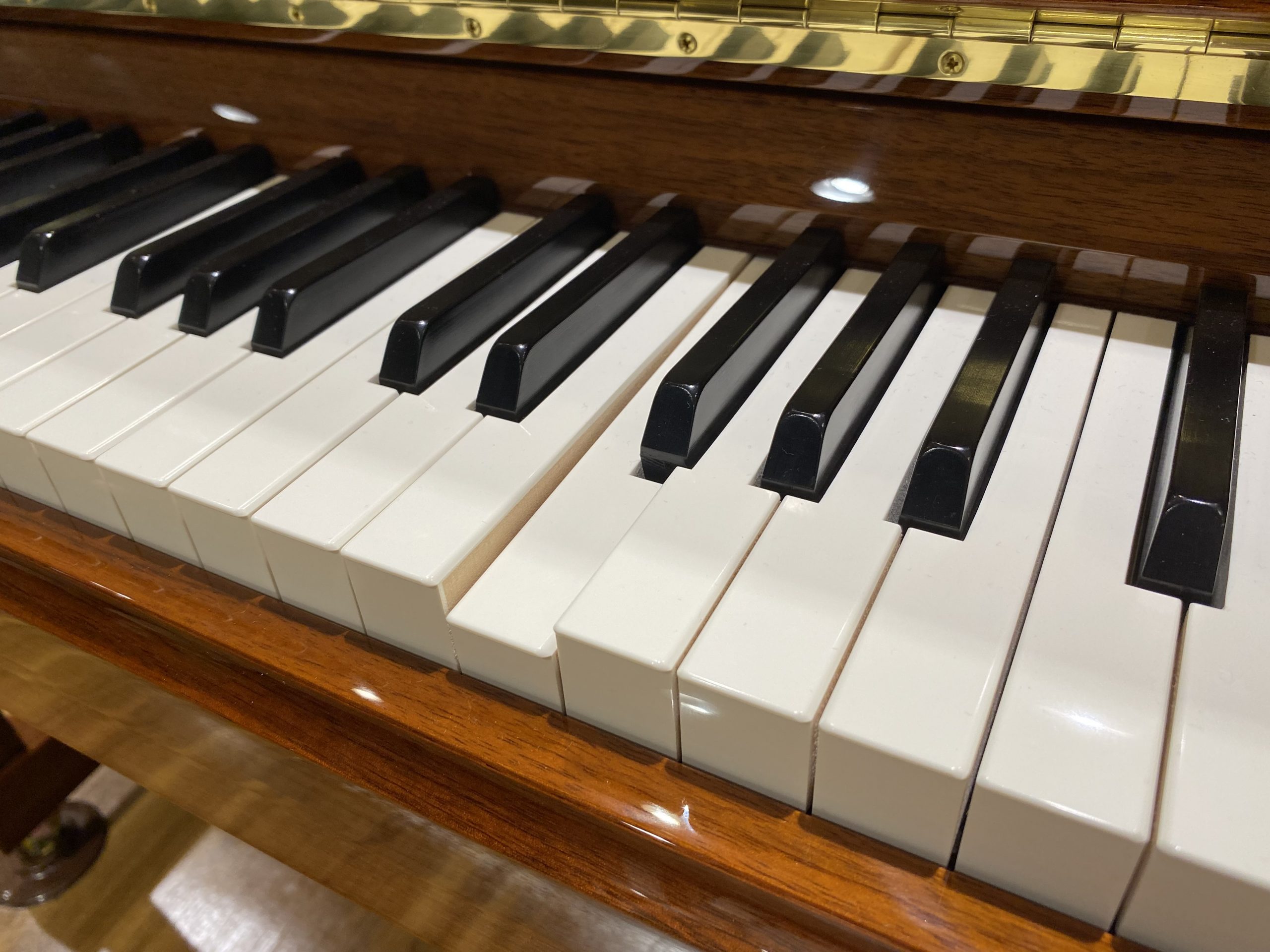 【ピアノ購入後あるあるQ＆A ＃12】鍵盤が下がったまま上がってこなくなりました。修理が必要ですか？