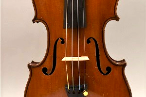 *Collin Mezin 1900 ヴァイオリン のご紹介 Collin Mezin(コラン・メザン)によって1900年頃に製作されたヴァイオリン。特徴的なブラウンニスとパワフルでありながら豊かな深みも併せ持つ音色が特長です。 |*メーカー|Charles Jean Baptiste Collin […]