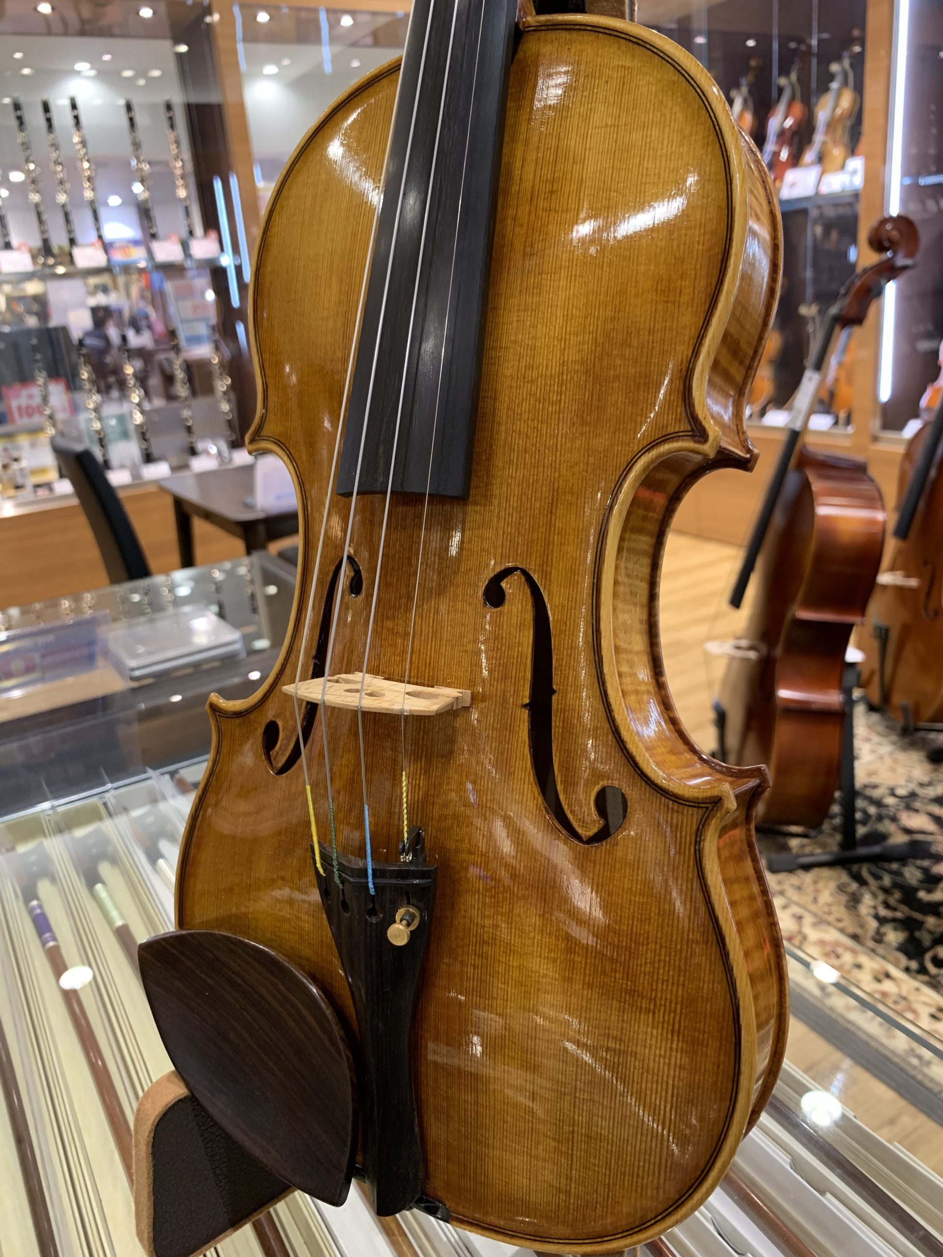 *中古ヴァイオリン入荷のご案内 [https://www.shimamura.co.jp/shop/fukuoka/winds-strings/20171115/12::title=] **Josef Holpuch チェコ、ルヴィでバイオリン製作を行っている「クヴィント社」のJosef Holpu […]