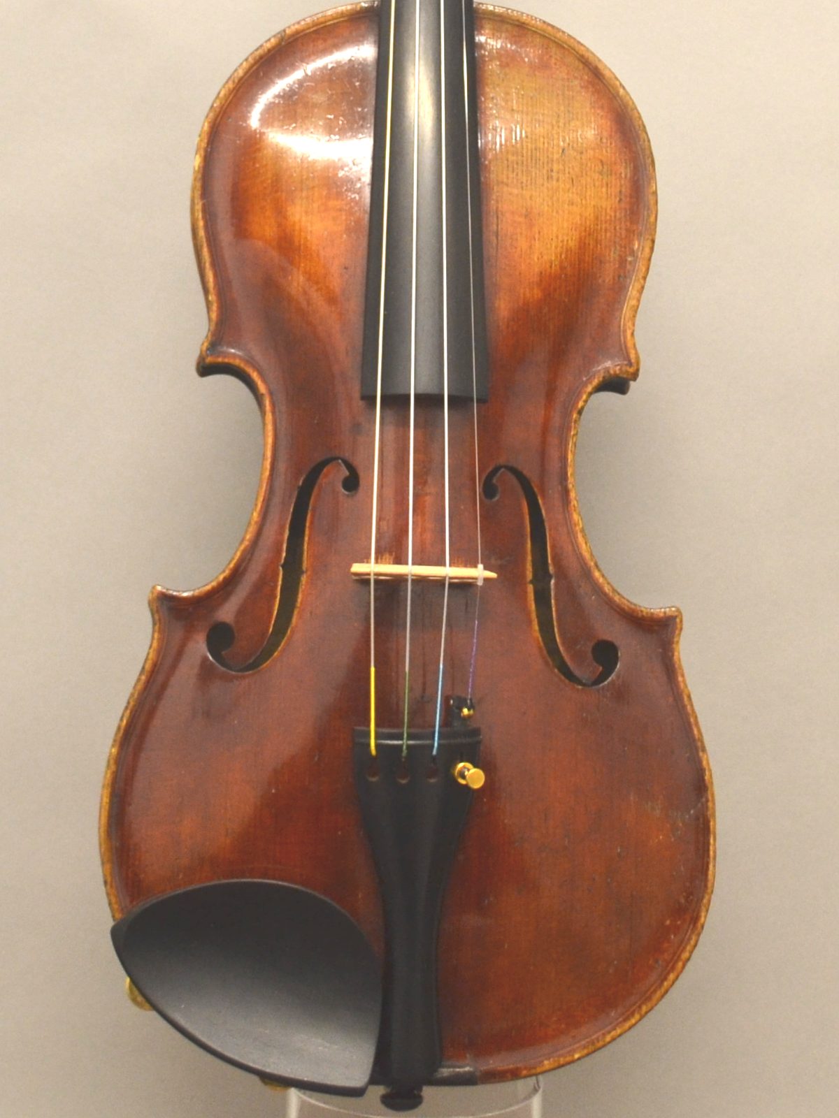 *Homolka Workshop ヴァイオリンのご紹介 1844年にチェコで製作されたヴァイオリン。こちらは当社買い付けヴァイオリンですが、ワンオーナー品。サイズは7/8と女性の方におすすめです。楽器としては小ぶりですが、抜群な鳴りでフルサイズ並みの音量です。 |*型名|Homolka Works […]
