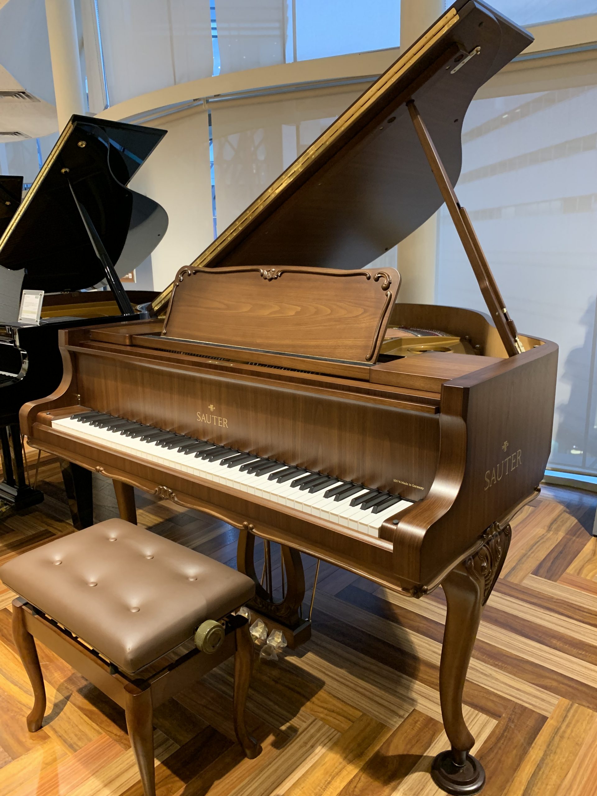 *ザウターグランドピアノご紹介 ザウターが南ドイツの小さな町でピアノを製作を始めたのは1819年。すでに200年以上の時が経ちました。伝統あるザウター家6代に伝わる高度なピアノ製作技術とピアノに対する高いモラル。他メーカーには少なくなったハンドメイドを基調とした誠実なピアノから生まれる音楽性豊かなサ […]