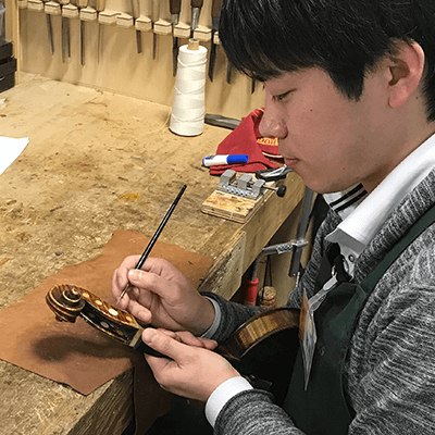 弦楽器技術者高瀬 光(たかせ ひかる)
