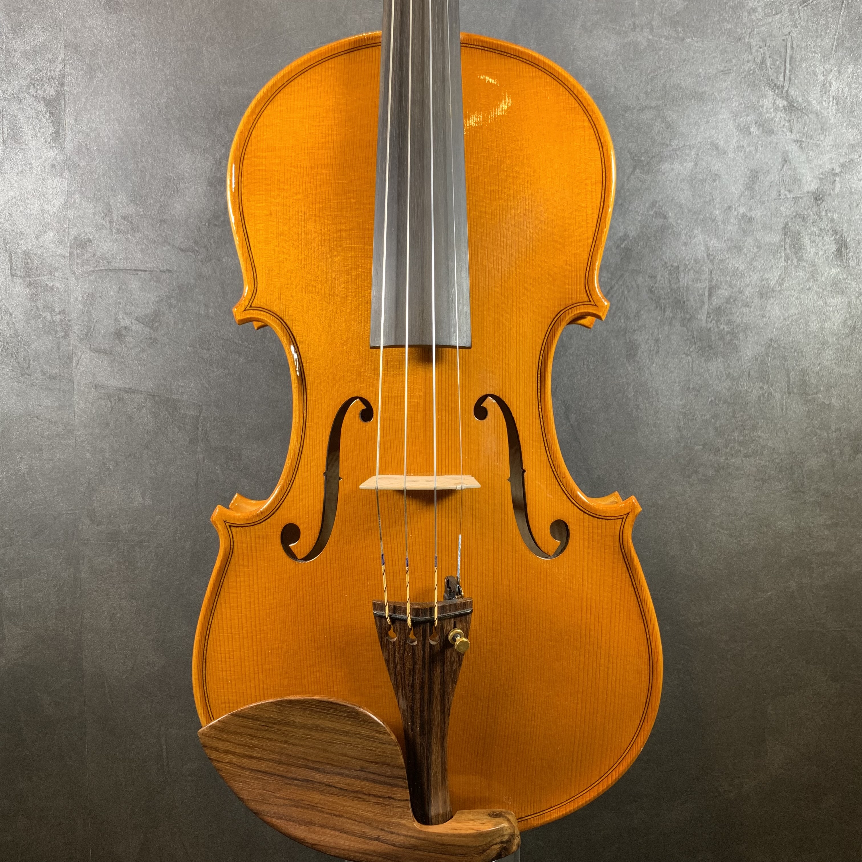 CONTENTSChristopher J.Erbesberger(クリストファー・J・エベルスベルガー) ”Johhanes”弦楽器技術者紹介弦楽器アドバイザー紹介お問い合わせChristopher J.Erbesberger(クリストファー・J・エベルスベルガー) ”Johhanes” 弦楽器技 […]
