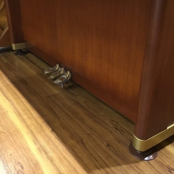 前脚のないスマートなデザイン