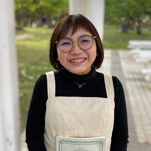 CONTENTSプロフィール講師へのインタビューお申し込み・お問い合わせプロフィール 講師へのインタビュー スタッフ：好きな・得意な演奏ジャンルはなんですか？ 宮嶋：好きなジャンルはJ-POP、ジャズ。得意なジャンルはJ-POP、ミュージカル音楽です。 スタッフ：どのようなレッスン内容ですか？ 宮嶋 […]