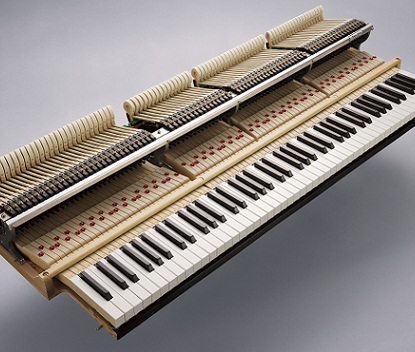 コンサートピアノのような軽やかなタッチを実現するために、鍵盤長を大幅に延長