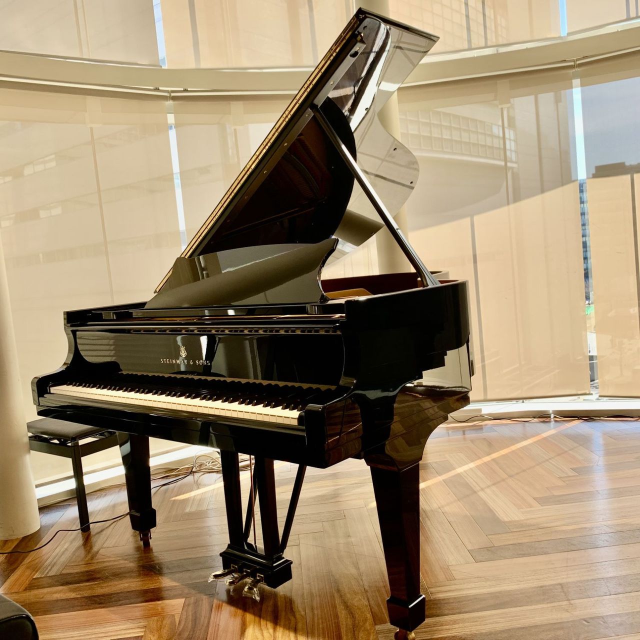 STEINWAY O180