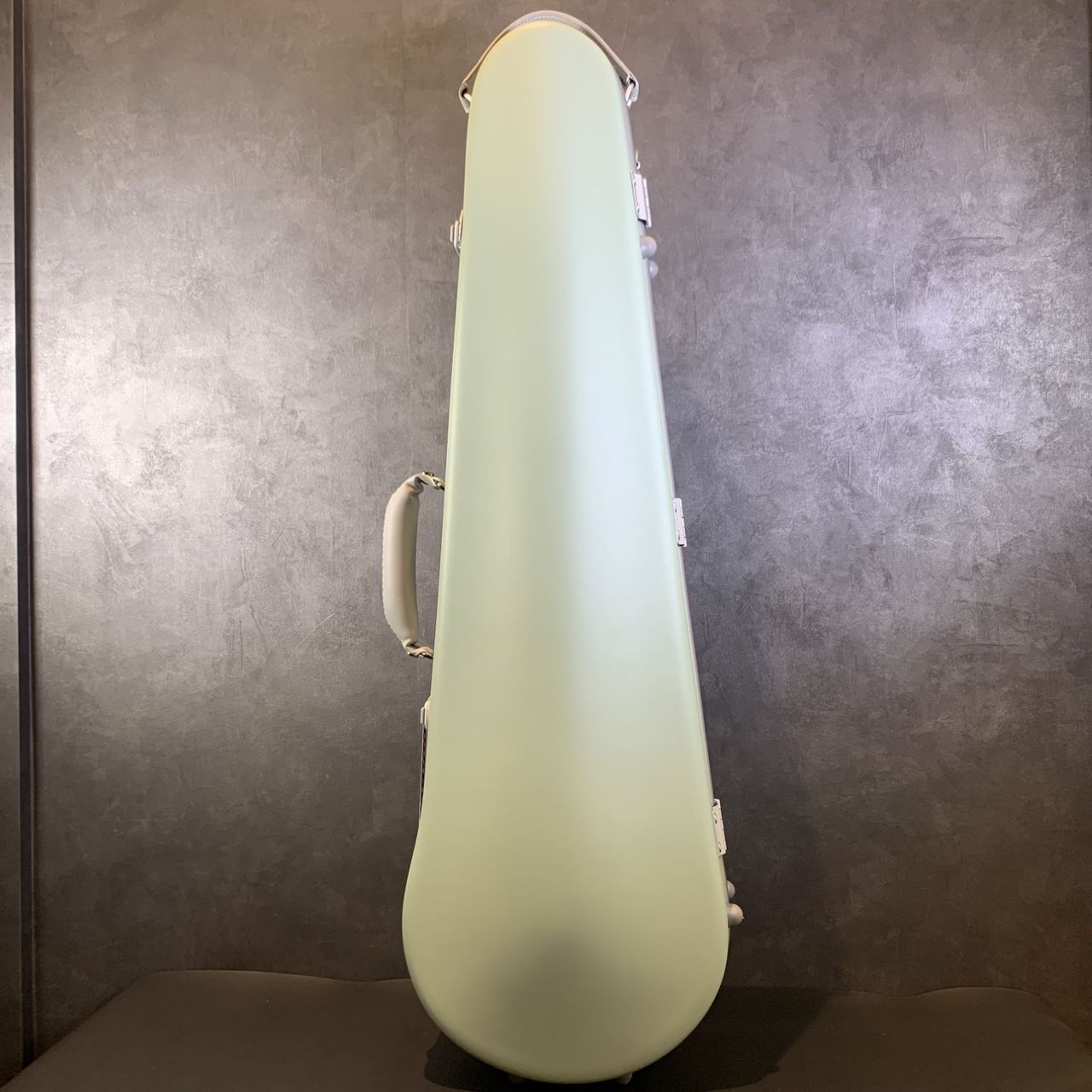 弦楽器専門店】展示ヴァイオリンケース・チェロケースのご紹介