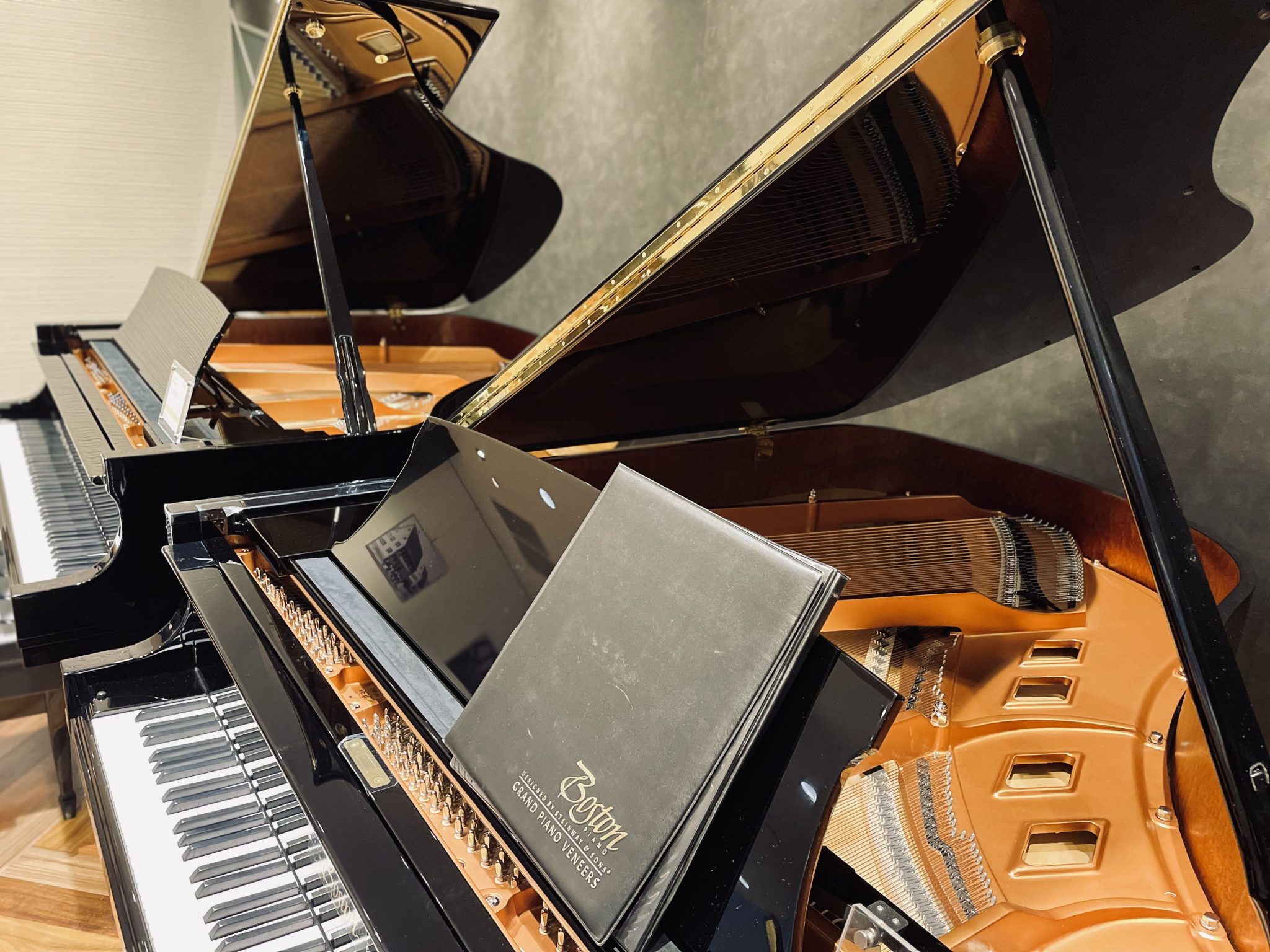 1月13日(土)から1月21日(日)まで「Boston(ボストン)ピアノフェア」を開催します。グランドピアノ3モデル、アップライトピアノ3モデル展示。専門スタッフがお客様のピアノ選びをお手伝いさせていただきます。スタインウェイ＆サンズのファミリーブランドであるBoston（ボストン）正規特約店の当店 […]