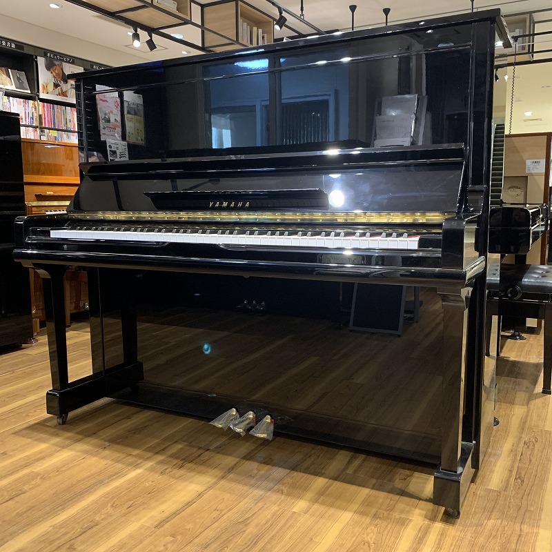 YAMAHA U30A