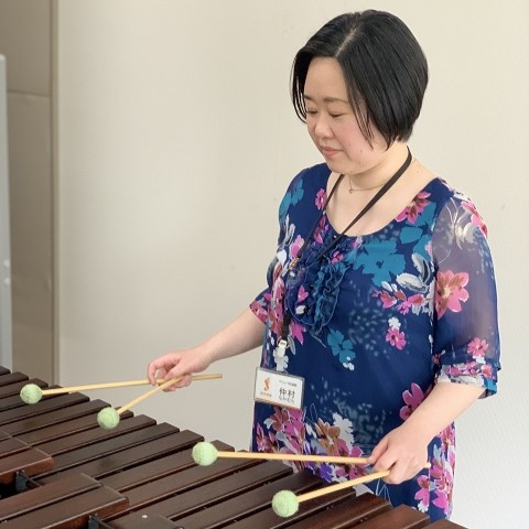 CONTENTSプロフィール講師へのインタビュー演奏動画お申し込み・お問い合わせプロフィール 講師へのインタビュー スタッフ：どのようなレッスン内容ですか？ 仲村：生徒の皆様それぞれのニーズに沿ったレッスンを行っています。具体的に言うと・・・♪あこがれの曲に向かって、基礎から徐々にレベルアップ！！♪ […]
