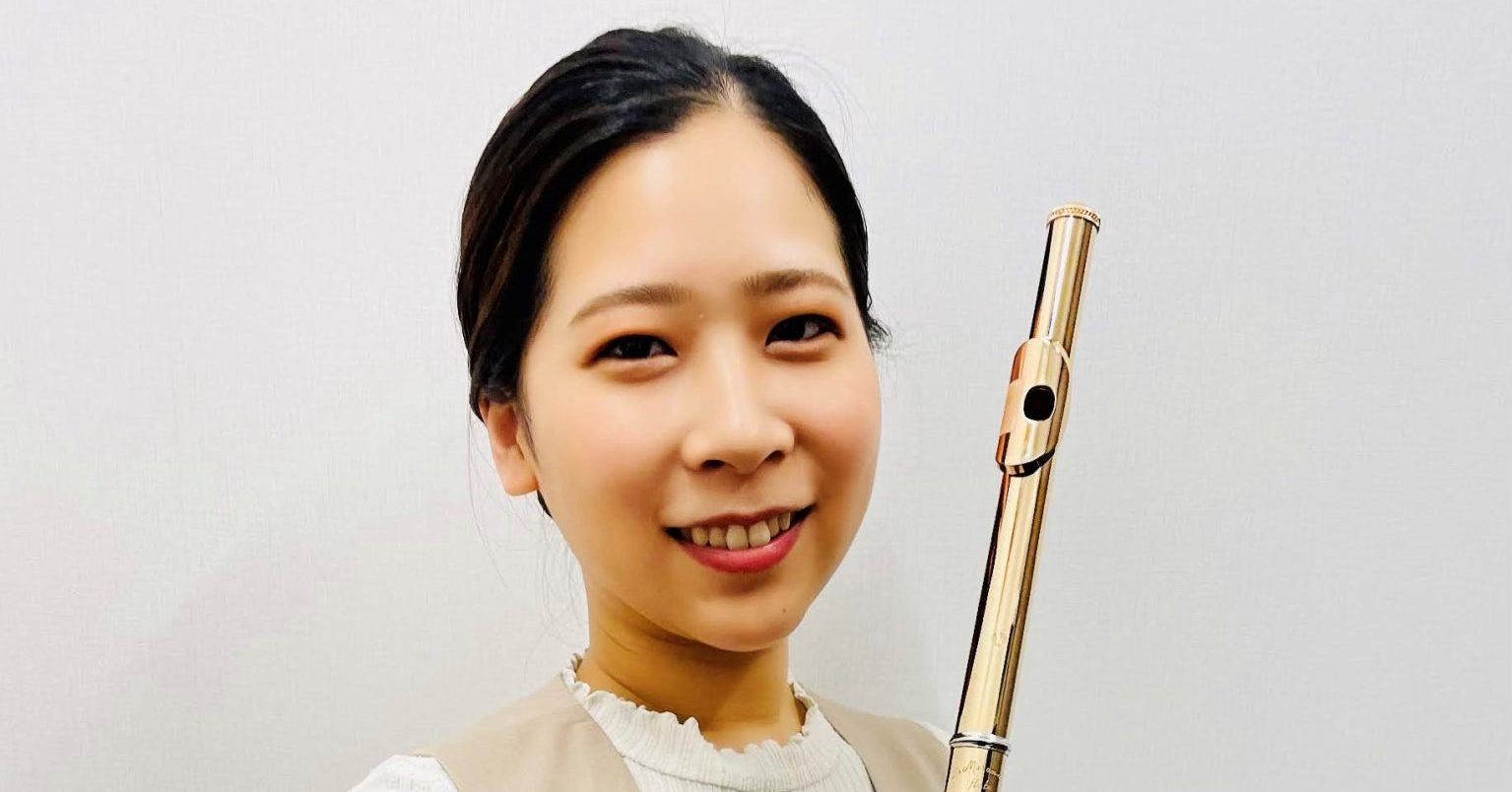 CONTENTSプロフィールインストラクターからのコメントレッスン内容お申し込み・お問い合わせプロフィール インストラクターからのコメント 音楽的指導はもちろんですが、生徒の皆さんの心のよりどころとなれるようなコミュニケーションを大切にしたレッスンをさせて頂きます。分からない事はレッスンで解決しませ […]