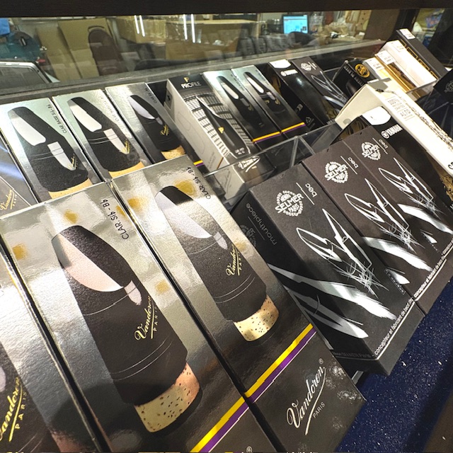 3月29日(土)～4月13日(日)まで、管楽器マウスピースフェア開催中です！この機会にご自身に合ったマウスピースを探しませんか？ マウスピース選び方相談会も行っておりますのでお気軽にお問い合わせください。 CONTENTS展示ラインナップ(木管)展示ラインナップ(金管)クリアランスセールも開催中！マ […]