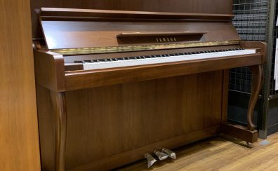 【中古アップライトピアノ紹介】YAMAHA(ヤマハ) MC1AWnc 1992年製  木目／ウォルナット仕上げ