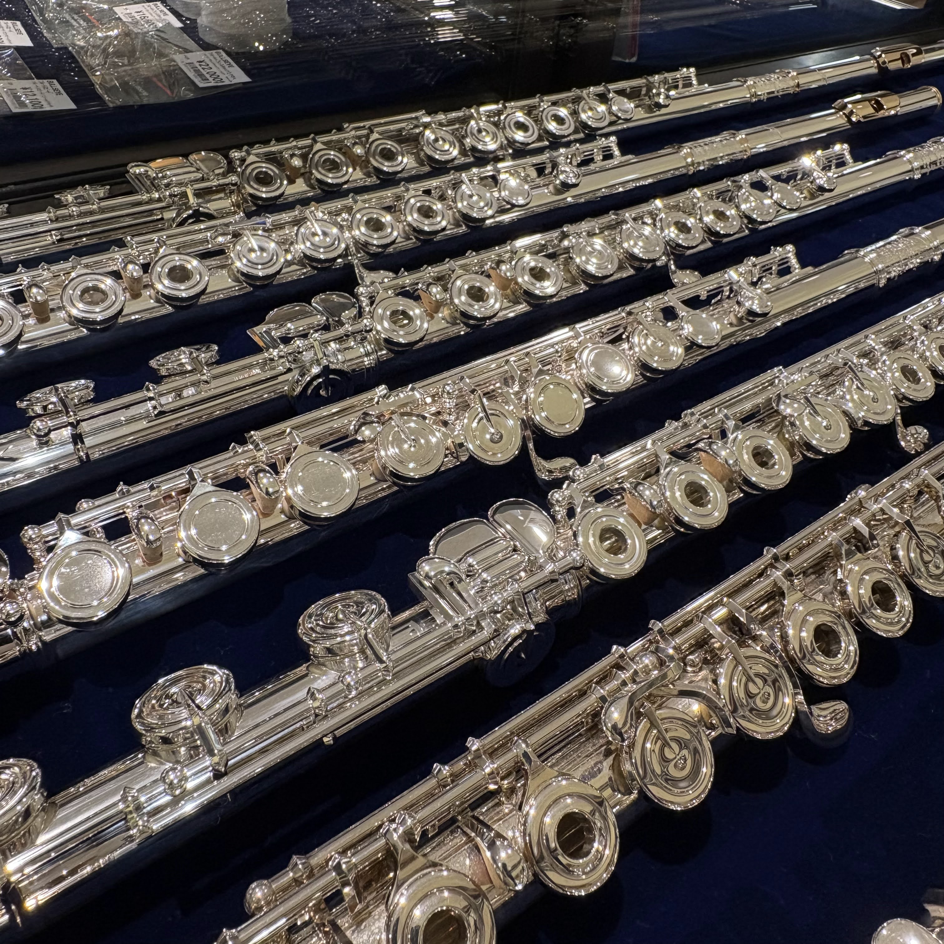 皆様こんにちは！島村楽器岩田屋福岡店フルートインストラクターの山本です。この度、多くのフルーティストが憧れる世界屈指のブランド「Muramatsu Flute（ムラマツフルート）」の特別試奏会を開催いたします。 通常、納期にお時間をいただくことの多いムラマツフルート。今回は、初心者の方からプロ志向の [&hellip;]