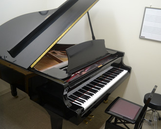 【練習室レンタル】グランドピアノも常設で個人練習に最適！ぜひご活用ください！