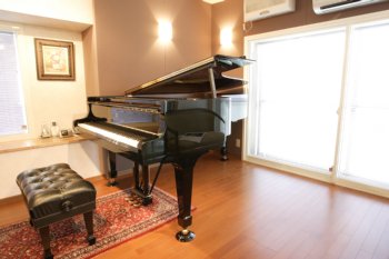 [https://www.shimamura.co.jp/shop/funabashi/soundproof/20210607/3525:title=] **千葉県　I様（ピアニスト）　ピアノ練習室 ]]壁にはブラケットライト、大きな窓からは十分に光が差し込み、部屋の快適性が保たれています。 **G […]