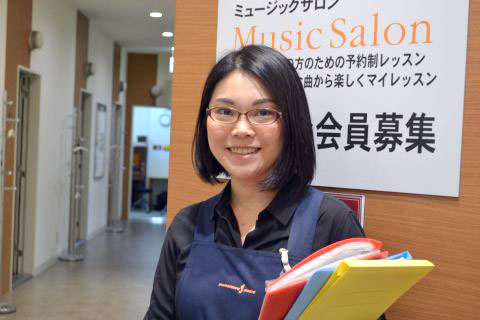 スタッフ写真 音楽教室、弦楽器 佐東