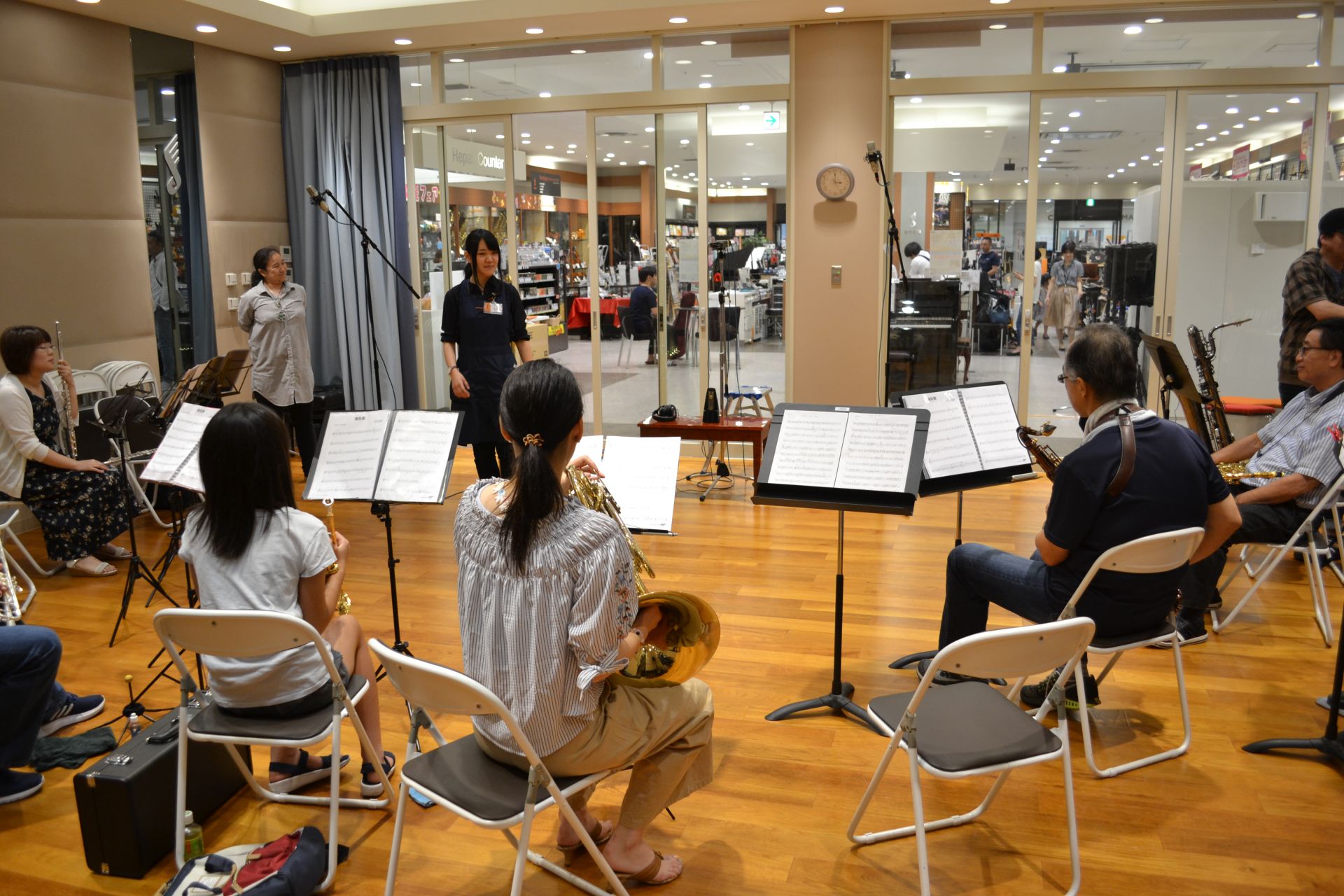 [https://www.shimamura.co.jp/shop/funabashi/instructor/20171122/342::title=] *みなふな管楽器アンサンブルvol.3 開催いたしました！ こんにちは。南船橋店の浅井です。 9月1日に第3回みなふな管楽器アンサンブル開催いたし […]