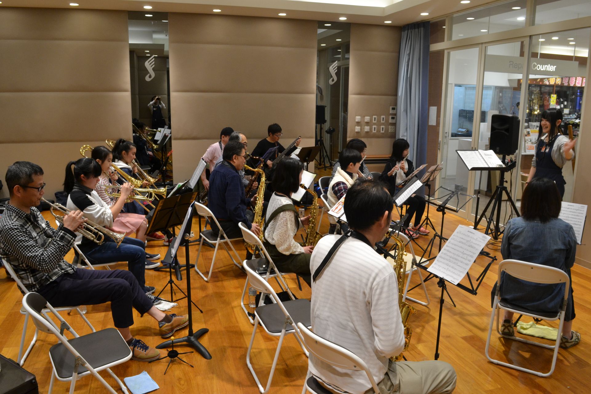 *第1回！みなふな吹奏楽団開催いたしました！ こんにちは。南船橋店の浅井です。]]今月から「みなふな管楽器アンサンブル」を改め「みなふな吹奏楽団」として、第1回目の練習を行いました！ |[https://www.shimamura.co.jp/shop/funabashi/information/2 […]