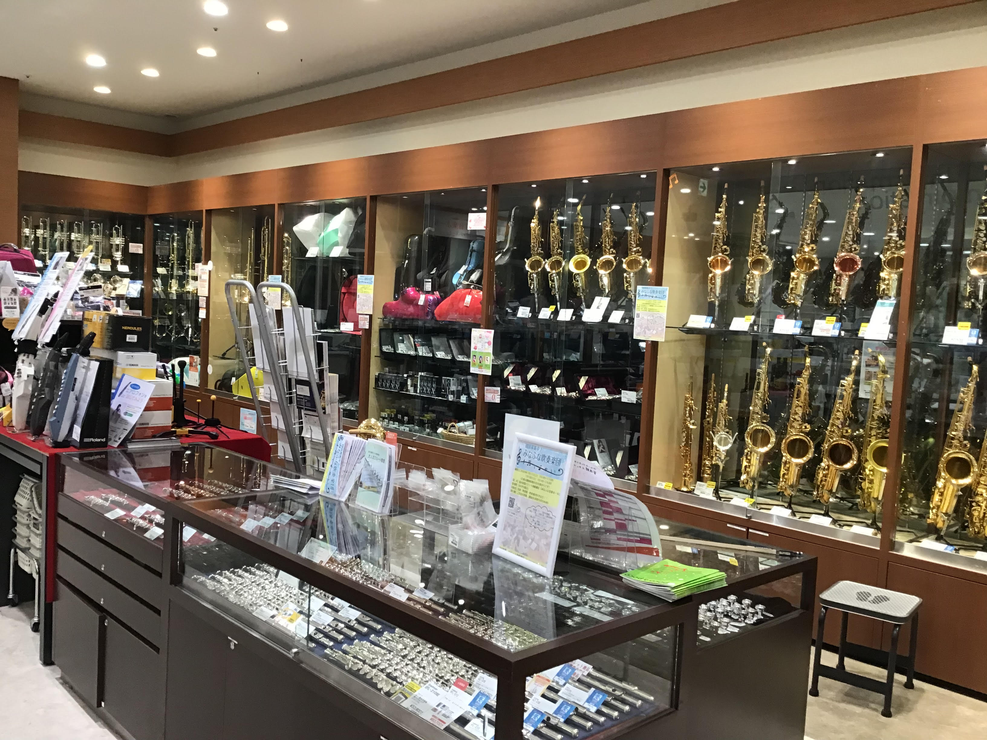 管楽器のことならビビット南船橋店をご利用くださいませ。 千葉県でサックス・フルート・ピッコロ・クラリネット・オーボエ・トランペット・トロンボーンを選ぶなら、島村楽器ビビット南船橋店へお任せ下さい！ 広い店内に多数の展示本数を揃え、リペアスタッフも常駐しております。 *Twitterフォローでビビット […]