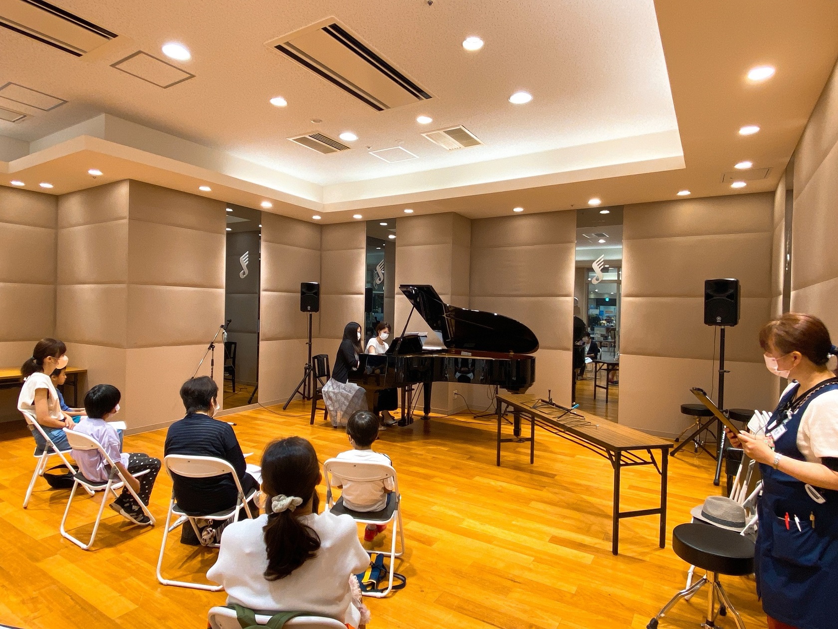 こんなに間近で先生方の演奏が見れるチャンス、なかなかないですよね~!