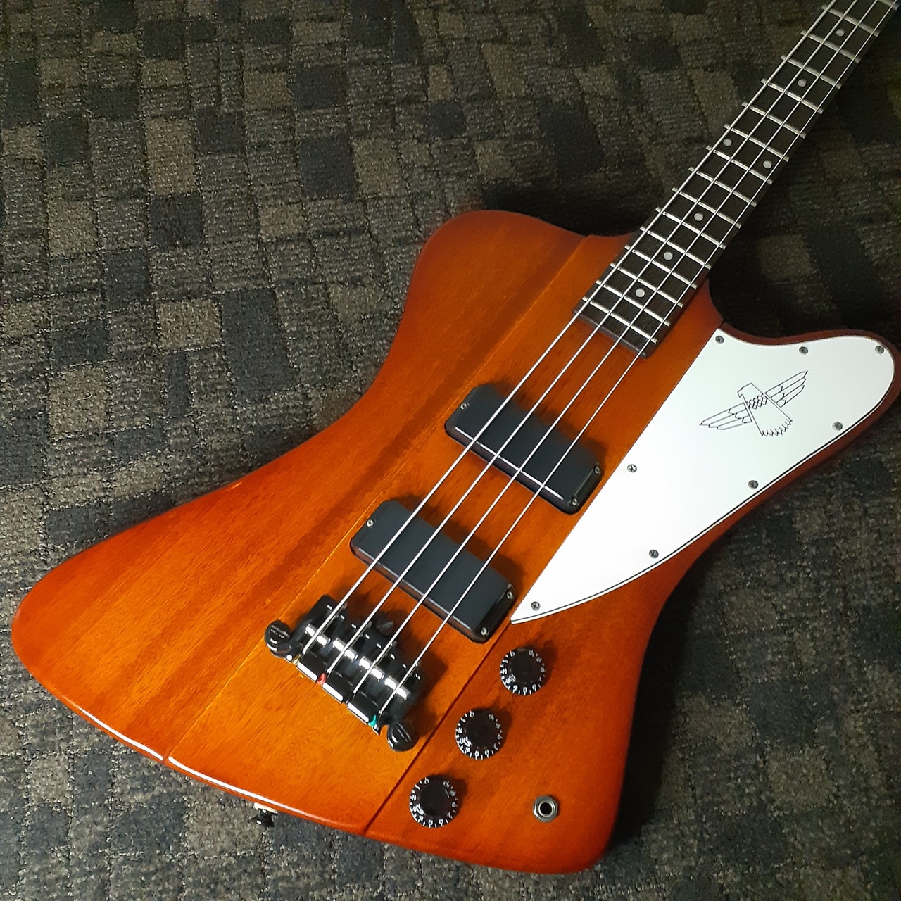 マホガニーボディ+ハムバッカーの図太いクラシックロックサウンド！Epiphone THUNDERBIRD IV(Used)