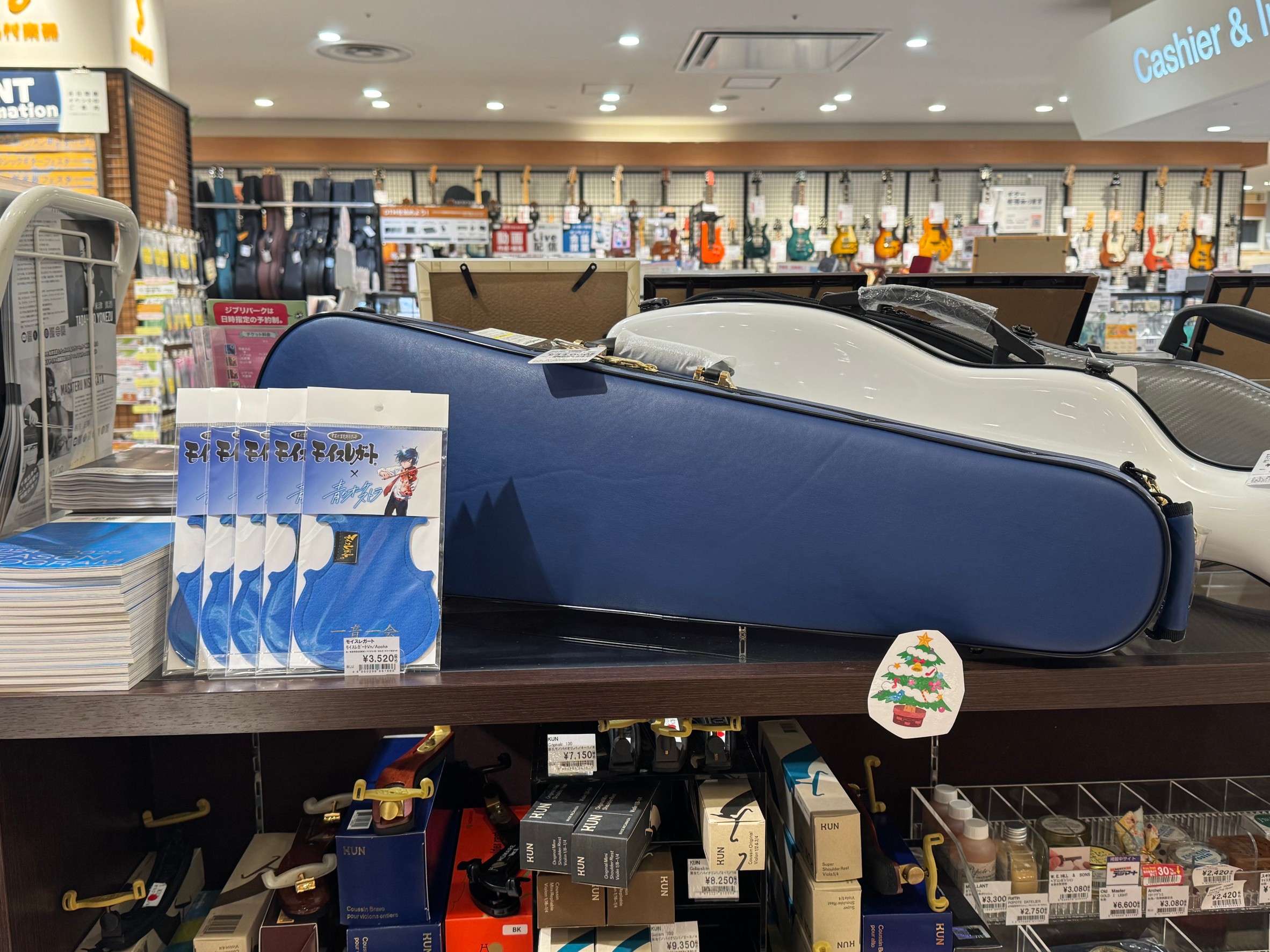 CONTENTS弦楽器アクセサリーコラボレーション！ 【コラボレーション①】SUPER LIGHT バイオリンケース【コラボレーション②】モイスレガート【南船橋店】弦楽器総合ホームページ弦楽器アクセサリーコラボレーション！ 小学館の人気コミックス「青のオーケストラ」とのコラボグッズ数量限定 […]