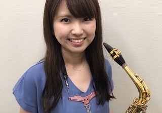 スタッフ写真 サックスインストラクター 佐藤