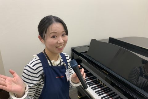 スタッフ写真 音楽教室、楽譜 服部