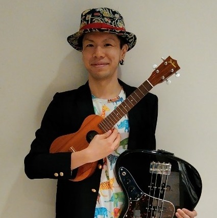 **水野　大佑（みずの　だいすけ）　担当曜日:水・日曜日 ***講師プロフィール 洗足学園音楽大学ジャズコースを卒業。]]エレクトリックベースを水谷浩章氏に師事。]]現在は、自身のバンドやアーティストのサポートでのライブ、レコーディングにてジャンルを越えて精力的に活動中。]]特にロック、ポップス、R […]