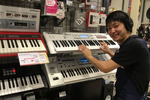スタッフ写真 ベース、デジタル、アンプ、エフェクター 亀井