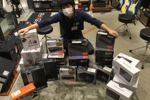 スタッフ写真 エレキベース、アンプ、エフェクター、デジタル機材 亀井