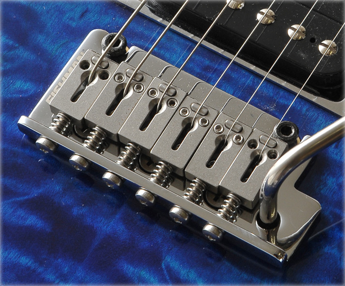 ブリッジにはピエゾの感度、 パワー感を意識しFISHMAN Power bridge TSVを採用。