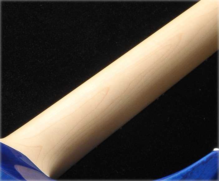 ネック材には DSG Lifeシリーズ同様 Top Grade Hard Maple。