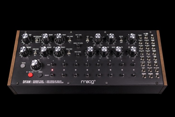 Moog ( モーグ )が、セミモジュラー・アナログパーカッション・シンセサイザー「Drummer From Another Mother (DFAM)」を発表しています。