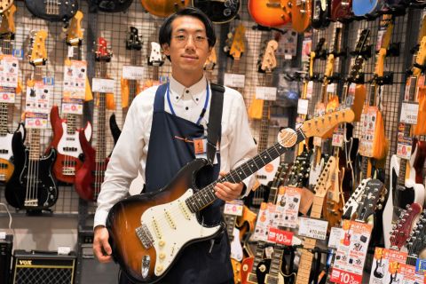 スタッフ写真 エレキギター・ピアノ 落合