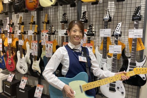 スタッフ写真 エレキギター・エレキベース 亀尾