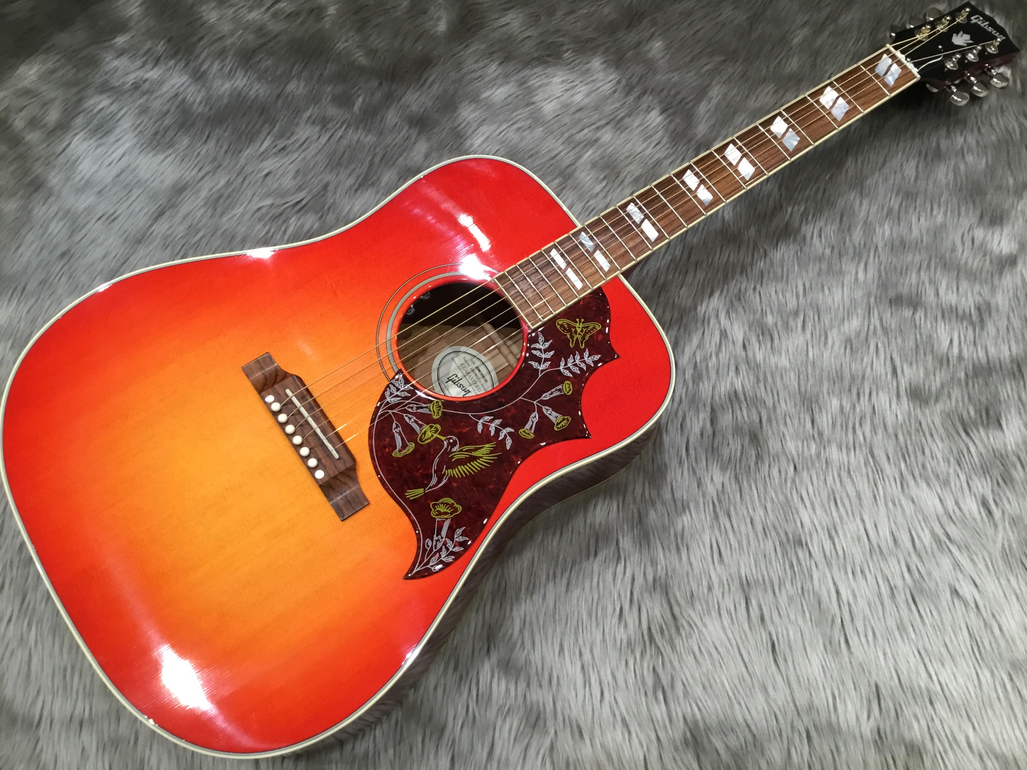 *Gibson/Hummingbird 2019 VCS入荷しました！ こんにちは！アコースティックギター担当の二宮です！]]華やかなルックスとダイナミックなサウンドが人気のハミングバード 2019年モデルが入荷しました！ |*ブランド|*品番|*定価（税込）|*販売価格（税込）|*詳細| |Gib […]