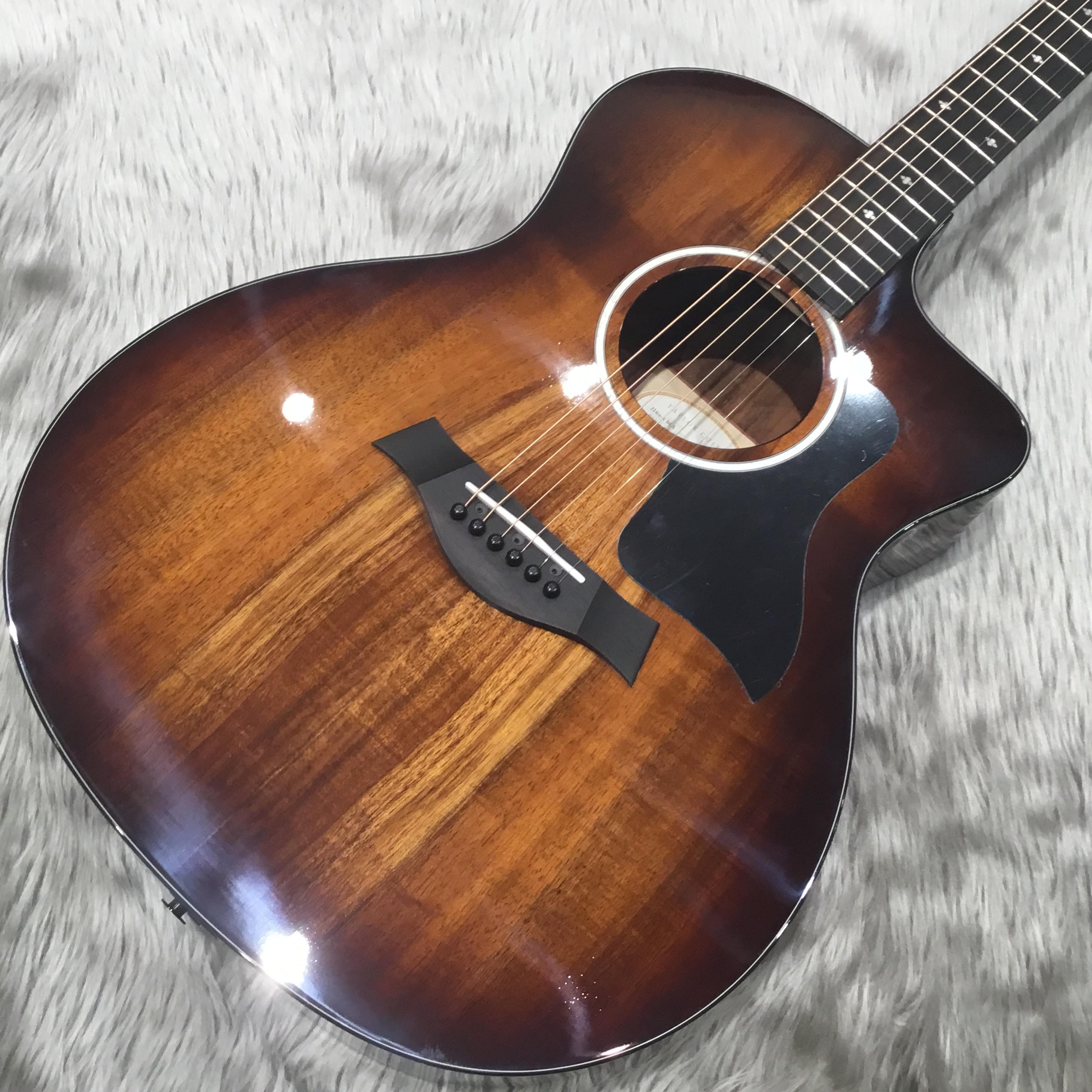 **Taylor 224ce-Koa DLX トップにソリッド・ハワイアンコア、サイド＆バックにレイヤードのハワイアンコアを使用したオールコアモデル！ |*商品画像|| |*メーカー|Taylor| |*型番|224ce-Koa DLX| |*販売価格（税込）|[!￥242,000!]| |*スペッ […]