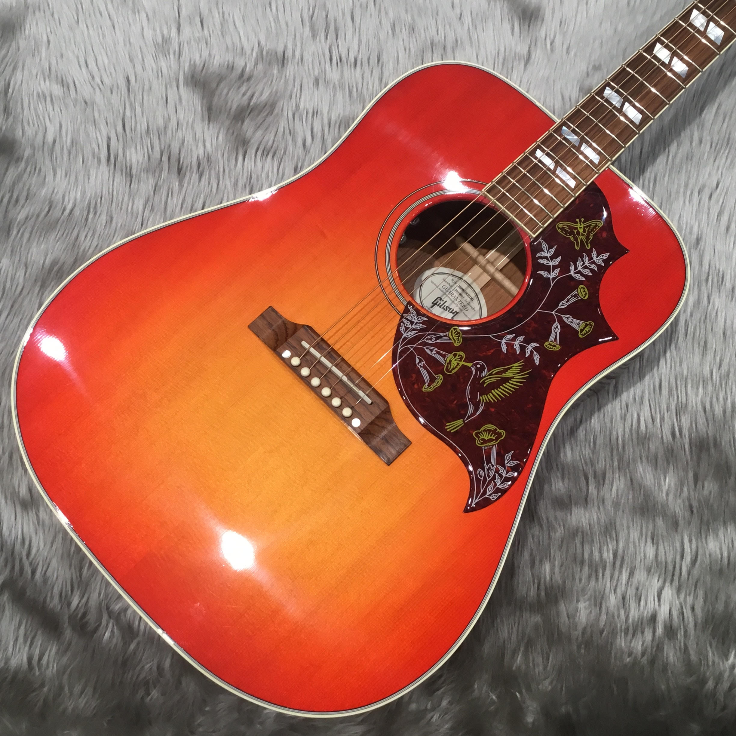 **Gibson Hummingbird 華やかなルックスとダイナミックなサウンドが人気のハミングバード 2019年モデル！ |*商品画像|| |*メーカー|Gibson| |*型番|Hummingbird| |*販売価格（税込）|[!￥401,940!]| |*スペック|■‎ボディトップ　シトカ・ […]