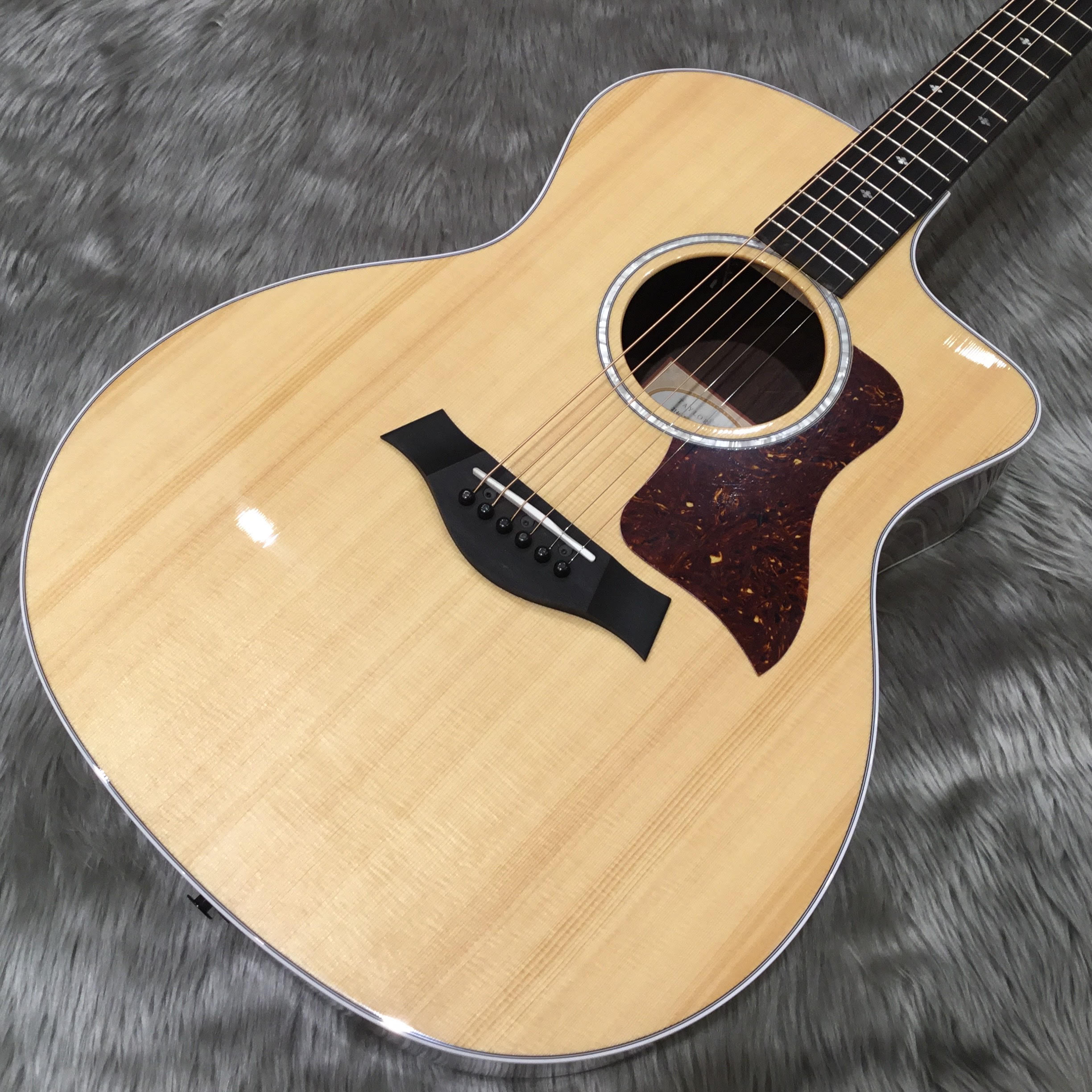 **Taylor 214ce RW DLX 214ce をアップグレードした 214ce DLX は高級感あふれるオールグロスフィニッシュ！ |*商品画像|| |*メーカー|Taylor| |*型番|214ce RW DLX| |*販売価格（税込）|[!￥209,440!]| |*スペック|■‎ボデ […]