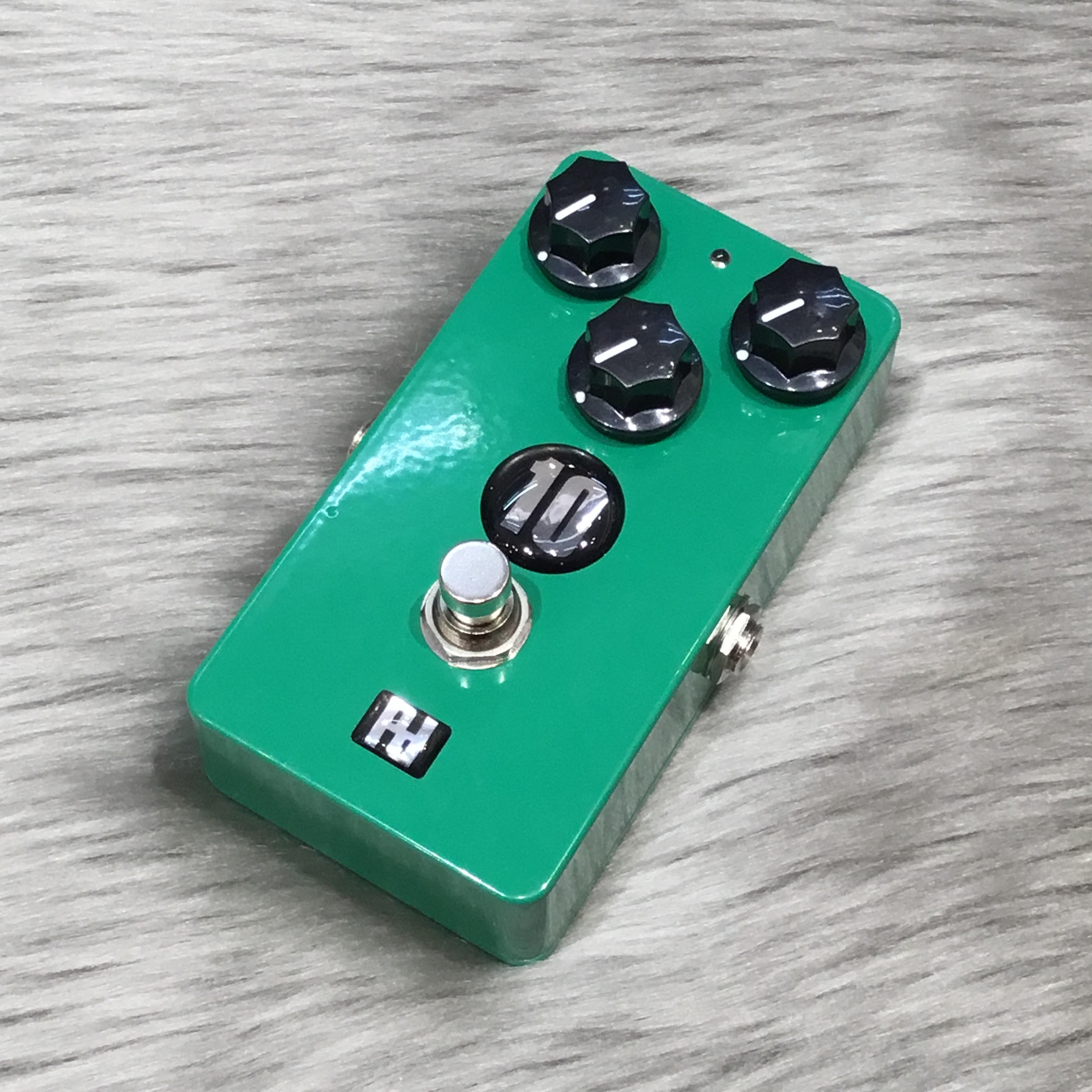 こんにちは！今回はこちらのエフェクター！]]生まれ変わったTSエフェクターPedal diggers “10”！！ *Pedal diggers/10 ver.2 ハンドメイドでコスパが高いTS系オーバードライブです！！ Ver.1で要望の多かった電池駆動を可能にするために新たにケースサイズを変更、 […]