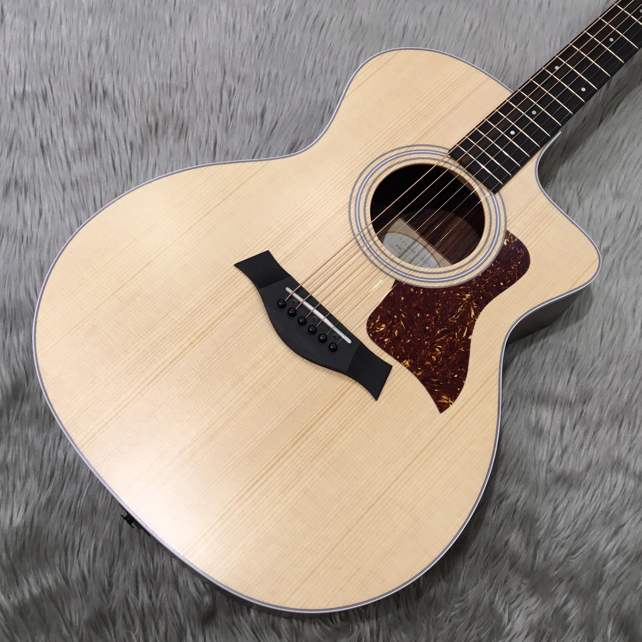 **Taylor 214ce Rosewood NAT ローズウッドならではの豊かながらも輪郭のある低音域と、クリアで伸びのある高音域が特徴！ |*商品画像|| |*メーカー|Taylor| |*型番|Taylor 214ce Rosewood| |*販売価格（税込）|[!￥145,200!]| | […]